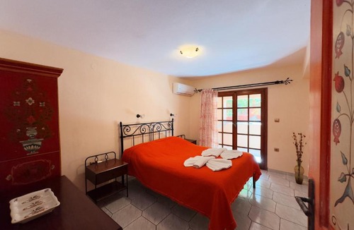 Platanias Town Apartment | Villa Eleni Seaside Apartments-40 meters from Beach