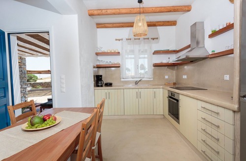 Logaras House | Villa Emartena for 14 guests 3 villas with 3 pools near Punda Beach