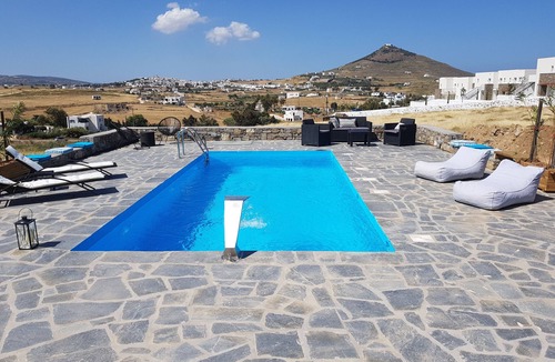 Logaras House | Villa Emily a 1 bedroom villa in Punda Beach Paros ideal for couples.