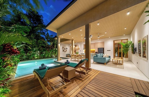 Laksmana Villa | Villa Esa Seminyak - 2BR Private Pool 25m from Eat St