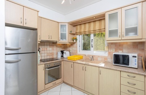 Kokolata Villa | Villa Europe Thia - Three Bedroom Villa, Sleeps 6