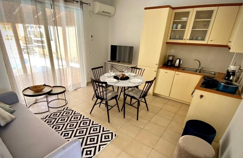 Asprouliani Villa | Villa Evgenia︱A Plain Lodge w/Pool in the Village