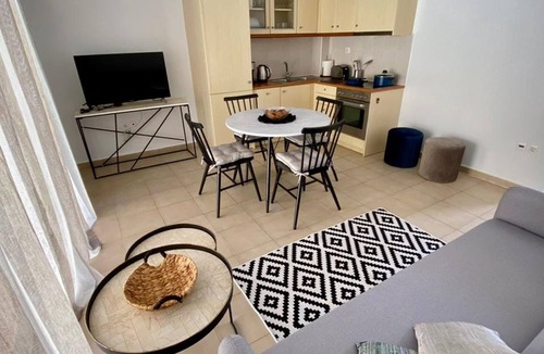 Asprouliani Villa | Villa Evgenia︱A Plain Lodge w/Pool in the Village