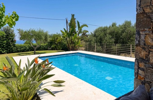 Kefalas Villa | Villa Fos | Private pool, elegance & seaview!