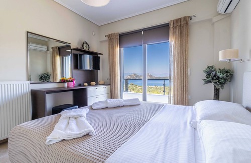 Limni Vouliagmenis Villa | Villa Armonia Vouliagmeni Lake Loutraki