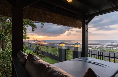 Banjartegehe Villa | Villa Hikume - Relax In A Private Beachfront Villa