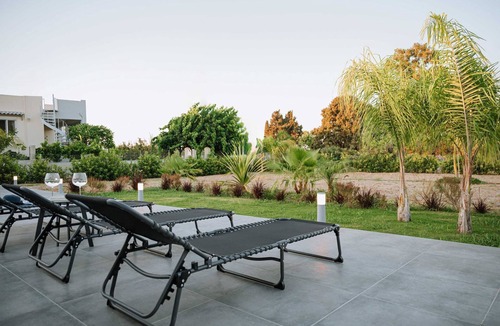 Soroni Villa | Villa Hydraea, Garden Views, 2 BDR, Ptivate Pool, Furnished Terrace, Soroni