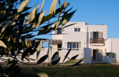 Plaka Villa | Villa ILI - An Uncompromised luxurious escape