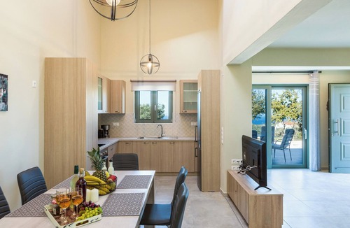 Prines Villa | Villa Iokasti with heated pool
