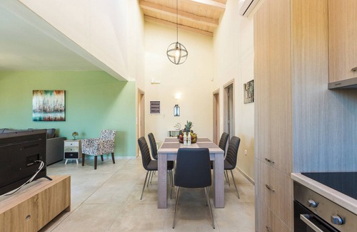 Prines Villa | Villa Iokasti with heated pool