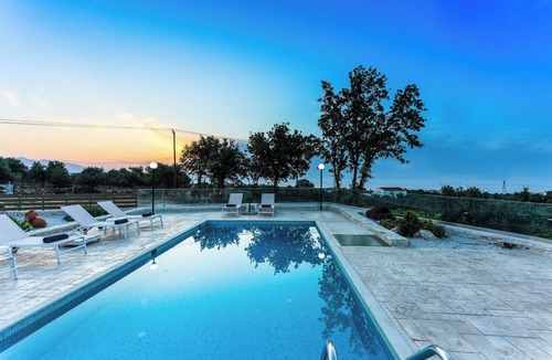 Prines Villa | Villa Iokasti with heated pool