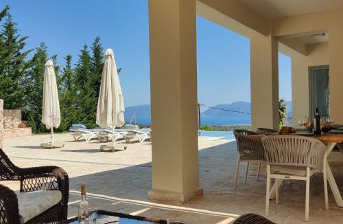 Chaliotata Villa | Villa Iremia, Piscine à Débordement & Vue Mer Panoramique