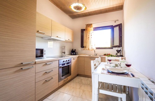 Agios Spyridon Corfu Villa | Villa Irida - Holiday home with pool 400 meters from Agios Spyridon beach in Corfu