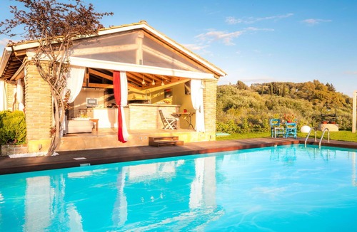 Agios Spyridon Corfu Villa | Villa Irida - Holiday home with pool 400 meters from Agios Spyridon beach in Corfu