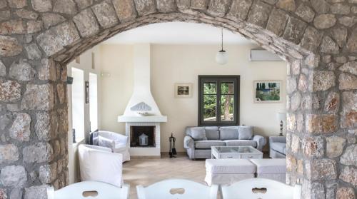 Kilada Villa | Villa Iris - Luxury traditional beachfront villa with swimming pool
