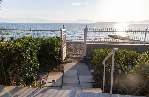Iria Villa | Villa Isabelle on the beach