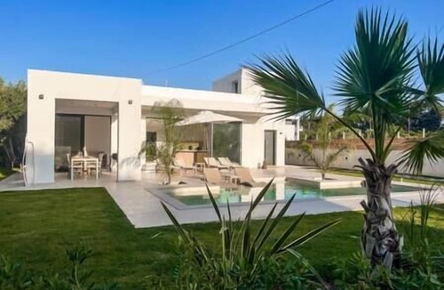Loutraki Villa | Villa Kala Loutraki: Private Pool & Sauna I Beach