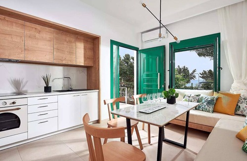 Ferma Villa | Villa Kirvas Beachfront Sleeps 14 Crete Escape