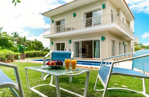 Bavaro Villa | Villa Lagoon Iberostar 4 BDR, 8 guests, great pool, Wi-Fi, Bavaro beach, golf.