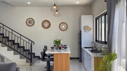 Pemogan Villa | Villa Lisa - 3BR with pool Near Bali Mall Galleria
