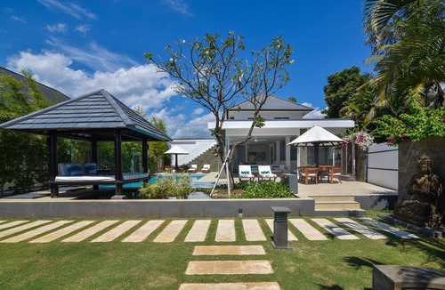 Lovina Villa | Villa Lovina Beach 2 - 4BR Beachfront Villa with Private Pool.