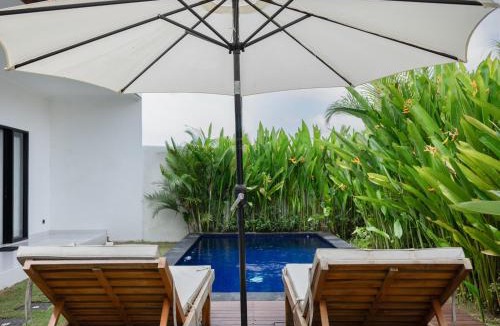 Batu Bolong Villa | Villa Lumari