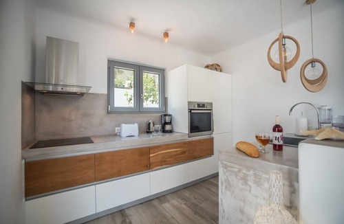 Stelida Villa | Villa Luna Bianca is designed with total relaxation in mind and 5 minutes by car to Naxos Town.