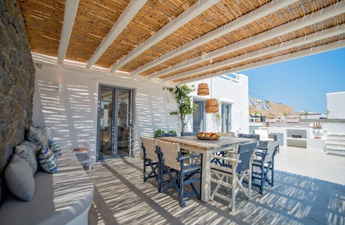 Stelida Villa | Villa Luna Bianca is designed with total relaxation in mind and 5 minutes by car to Naxos Town.