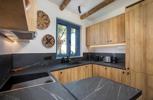 Lahania Villa | Villa Mare Mio – Beachfront, newly rennovated, 3 bedroom