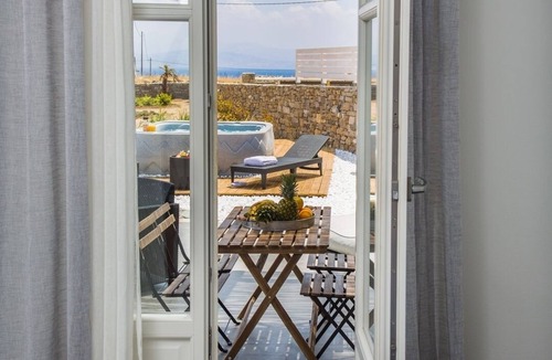 Logaras House | Villa Maritina: 4 villas, 19pax, 4pools, sea views, Punda Beach Paros