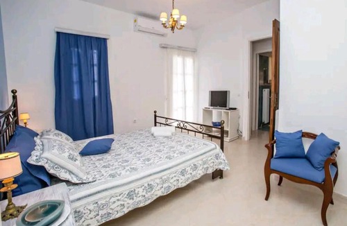 Exomvourgo Apartment | Villa Mary
