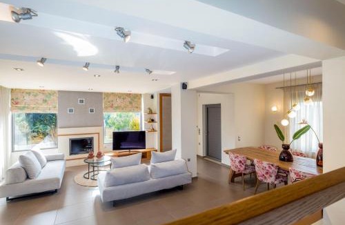 Potistiria Villa | Villa Merlin