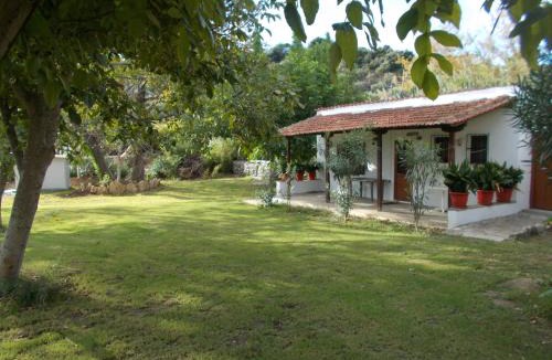 Kato Vrontou House | Villa Mina