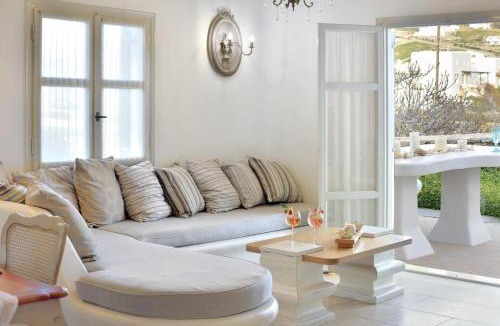 Ornos Villa | Villa Mon Rêve with Private Jacuzzi "5-minute walk - Ornos beach"