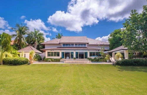 Casa de Campo House | Villa Monarca, great location, spacious outdoors!