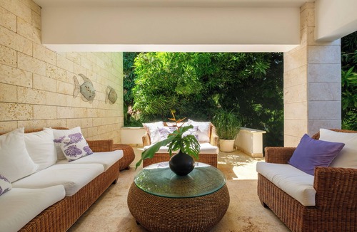 Las Lomas Villa | Villa Monarca- Greta location