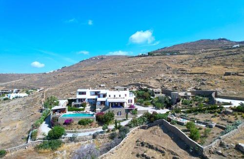 Kalafatis Hotel | VILLA NAUTILIA - Luxury Suites and Cottages