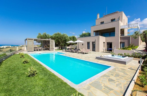 Rethymno Villa | Villa Naya, walking distance to beach & sea view!