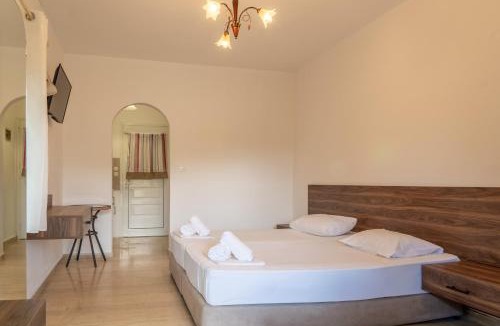 Koukounaries Hotel | Villa Nefeli Skiathos