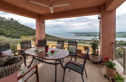 Neraida House | Villa Neraida - Panoramic Lake View Retreat