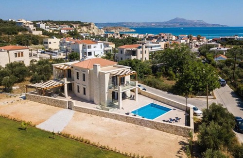 Almyrida Villa | Villa Noboa - Sea view, Spacious and Cozy. 5BD.
