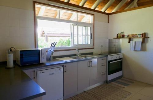 Cook's Bay Villa | Villa Ohana - 4BR Beachfront Villa