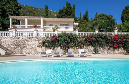 Benitses Villa | Villa Olea -private infinity pool, stunning sea views, fast internet, sleeps 10+