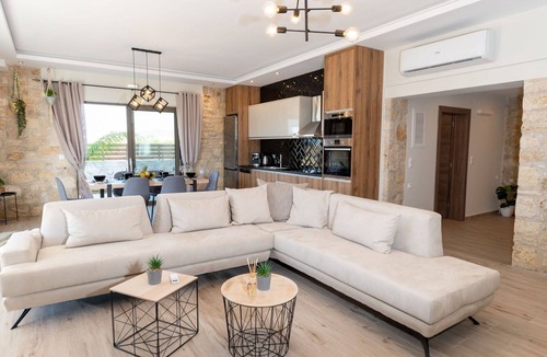 Paralia Kourna Villa | Villa Olympia- Large villa perfect for groups