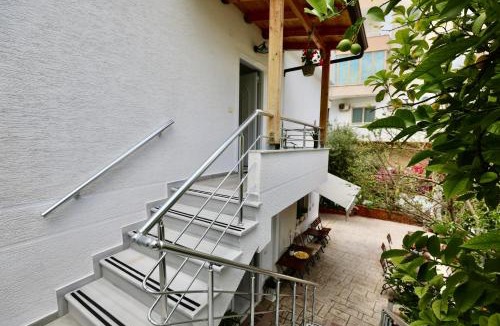 Kodrra House | Villa Orkidea