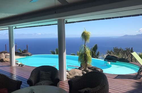Punaauia Villa | Villa Paradise Tahiti, an extraordinary view with a pool and jacuzzi & free car