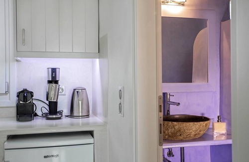 Koufonisia Apartment | Villa 'Perseis' with Private Terrace, Wi-Fi and Air Conditioning