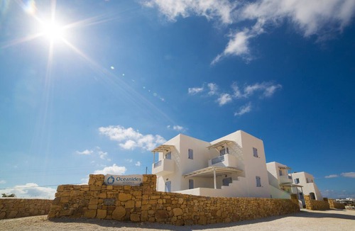 Koufonisia Apartment | Villa 'Perseis' with Private Terrace, Wi-Fi and Air Conditioning