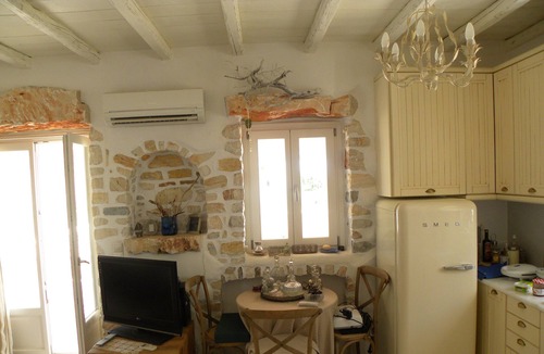 Naousa Villa | Villa Petradi (200 meters from the sea) 4 kilometers from Naoussa.