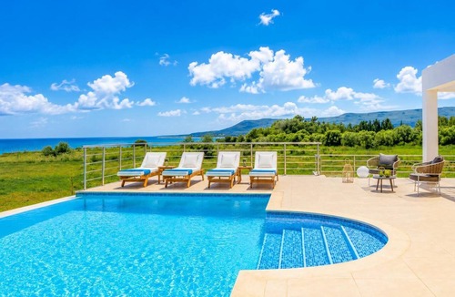 Kounopetra Villa | Villa Pinelopi Tria - Two Bedroom Villa, Sleeps 5